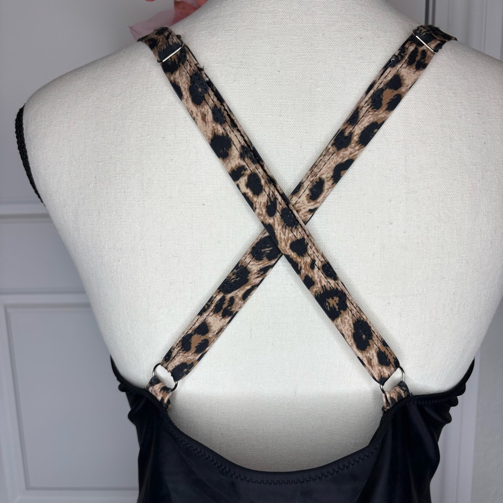 Super Cute Cutout One Piece Swimsuit with Tummy Control - Picture 7 of 16